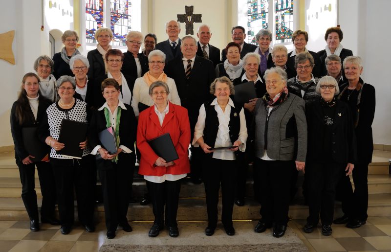 Der Ökumenische Kirchenchor (bestehend aus Mitgliedern der Singgemeinde und des Cäcilienchores) beim Jubiläum 2016 